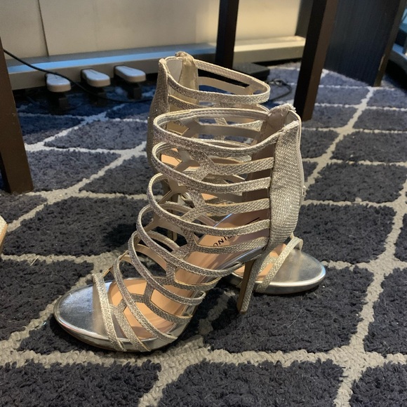 Graduation shoes - Picture 1 of 2